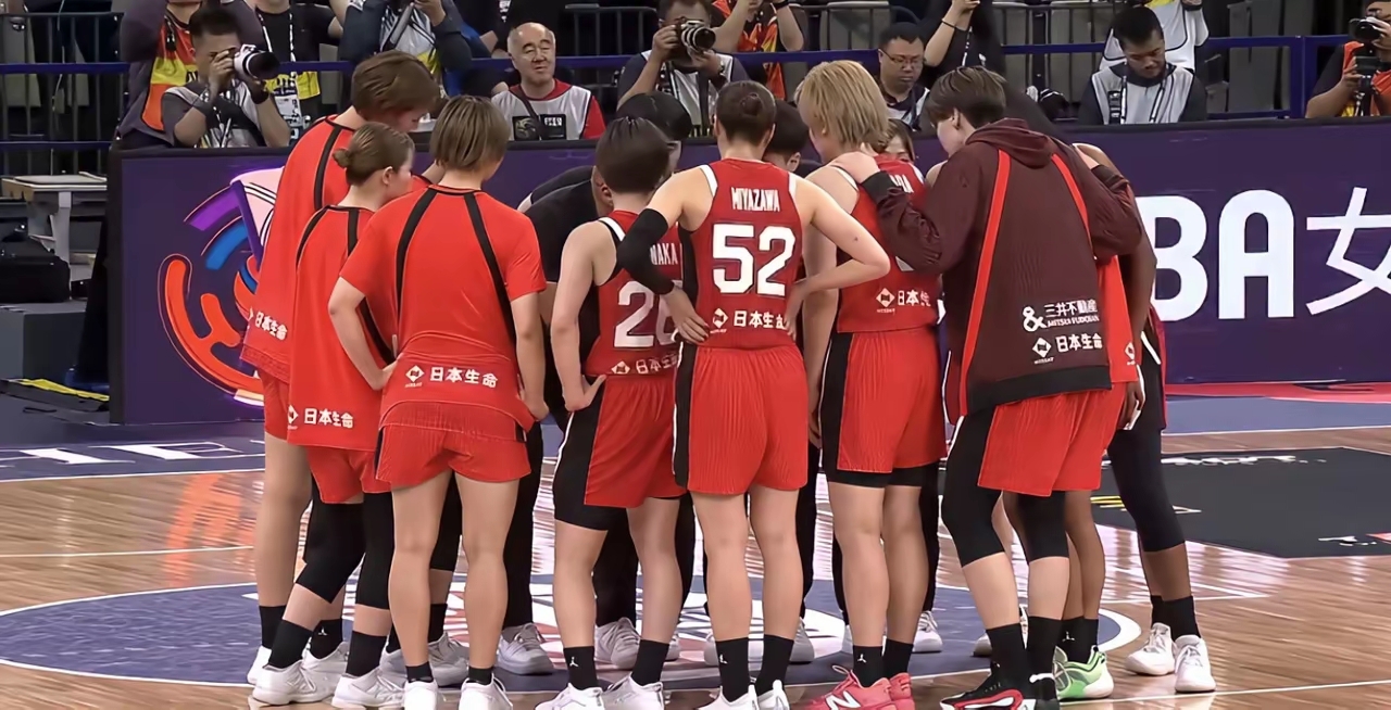 乐鱼体育网站入口-葡超集结日走向成谜，广厦男篮豪取连胜，质疑声仍在，更衣室氛围转暖