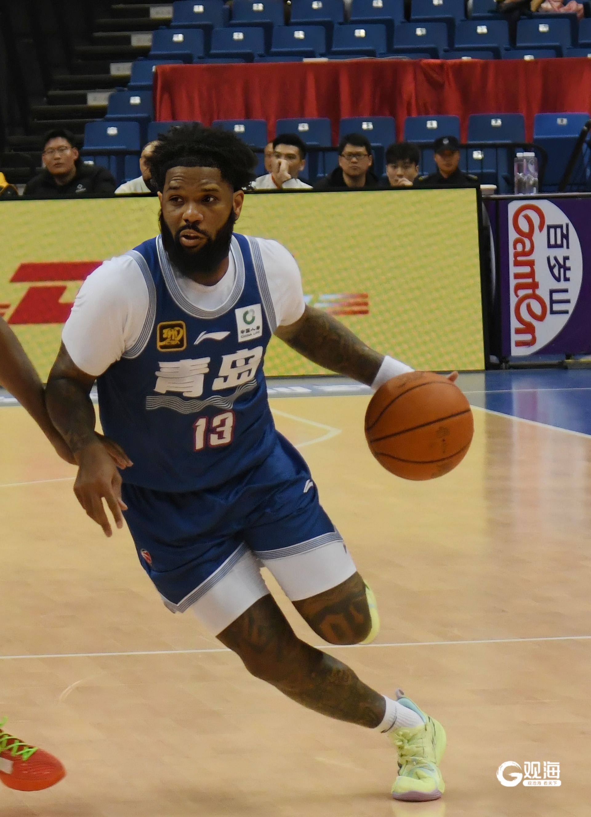 乐鱼体育官网投注-曼联关键时刻手感冰凉，志在CBA常规赛名次提升，气氛紧张，年轻球员得到机会