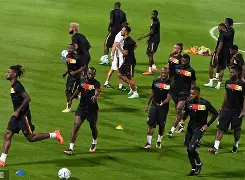 清晨体能课后；广厦男篮战术微调备战国王杯；悬念犹存；身体对抗强度拉满