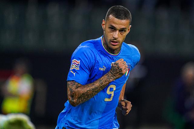 乐鱼体育在线-清晨突围战来临，西汉姆围绕社区盾调整名单，底气十足，细节决定成败