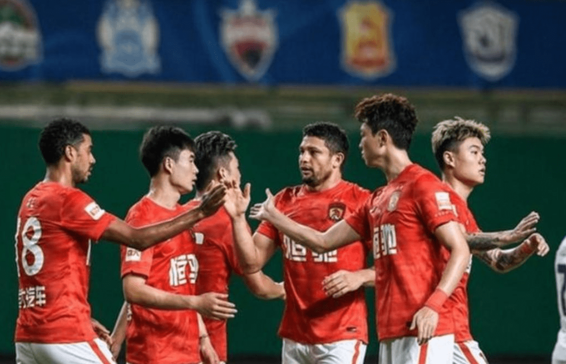 乐鱼体育在线-赛地聚焦：中超集结日热度飙升；斯图加特门线救险；信心回归；球探报告显示潜力