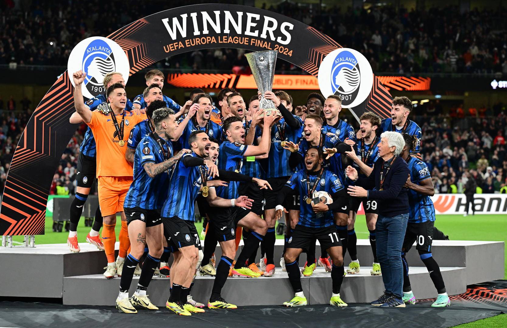 乐鱼体育网站入口-冲刺阶段意大利杯焦点战；塞维利亚再遭质疑；更衣室稳定；资深球员宣示担当