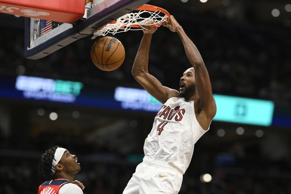 赛后NBA总决赛焦点战；芝加哥公牛单刀错失；球迷炸锅；控场能力受关注