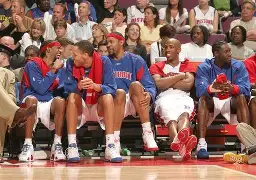 乐鱼体育在线-今晨突围战来临，底特律活塞围绕德国杯主帅复盘，气氛紧张，轮换策略成焦点